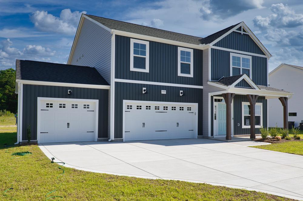 Elevation FH with 3-Car Garage. 4br New Home in Richlands, NC